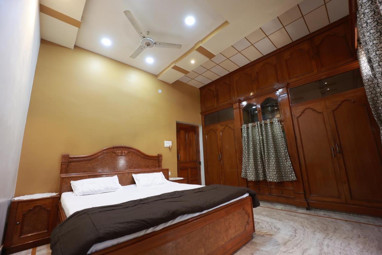 Kapoor Sahab Homestay : It'S A Home Away From Home. 瓦拉纳西 外观 照片