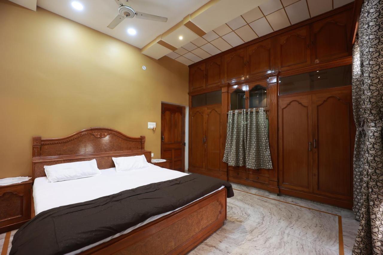 Kapoor Sahab Homestay : It'S A Home Away From Home. 瓦拉纳西 外观 照片