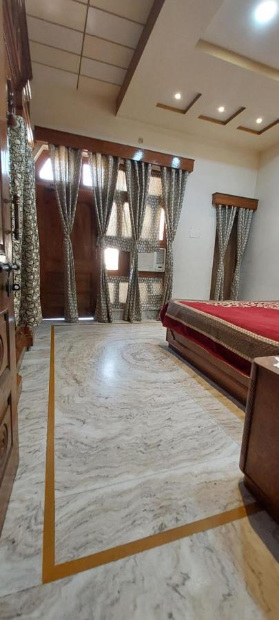 Kapoor Sahab Homestay : It'S A Home Away From Home. 瓦拉纳西 外观 照片